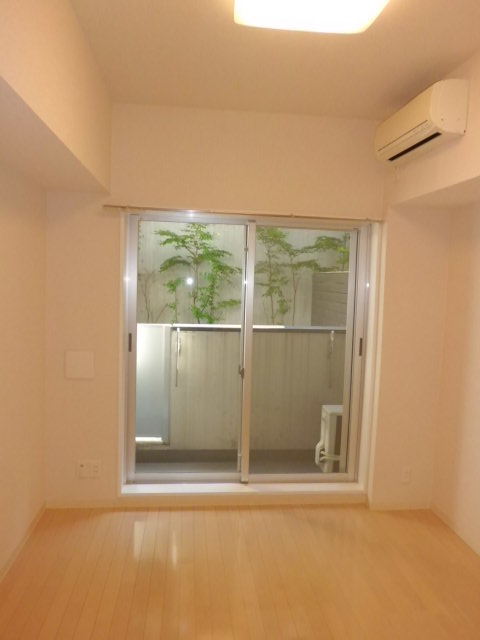 Living and room. ☆ Bright and clean room ☆