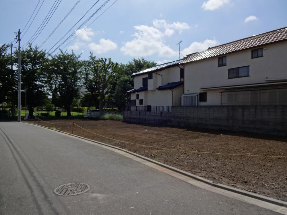 Local photos, including front road. It is before the start of construction