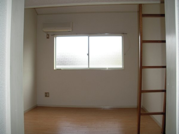 Living and room. ☆ Air conditioning is a living room with a 1 groups