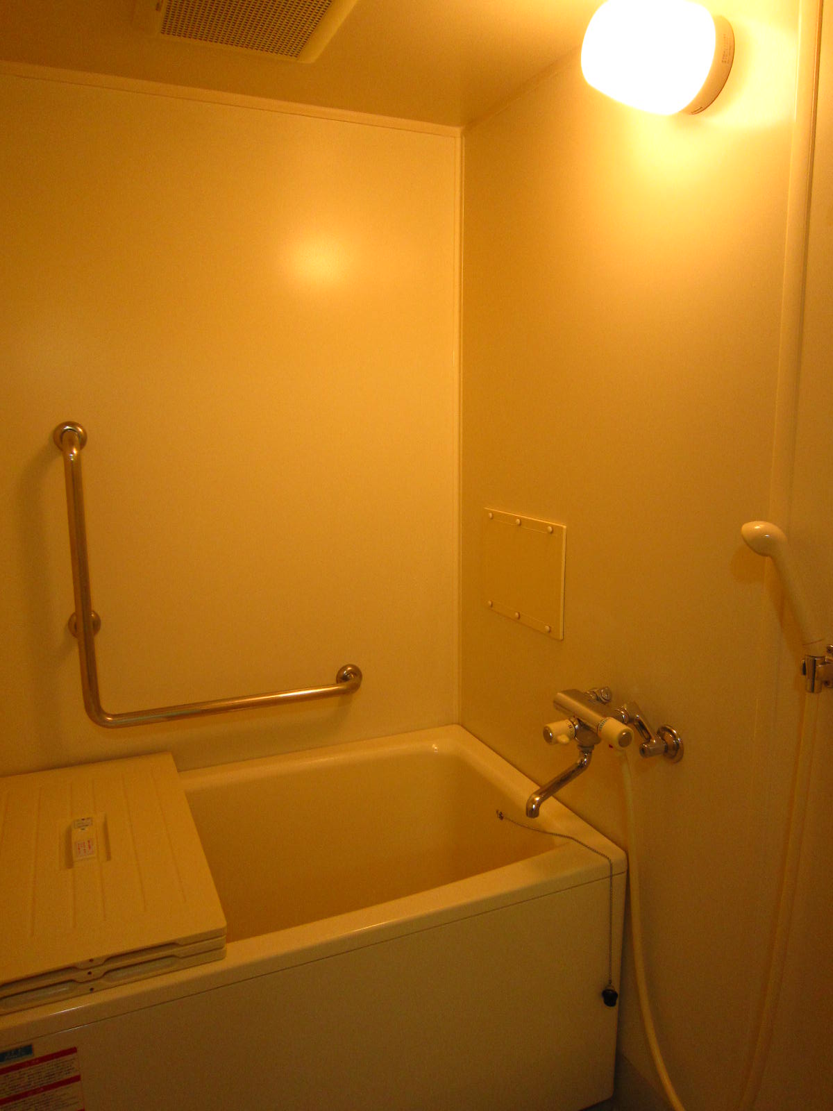 Bath. handrail, With automatic hot water clad function.