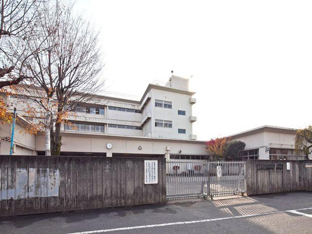 Junior high school. Nishi Municipal Tanashi 700m until the second junior high school