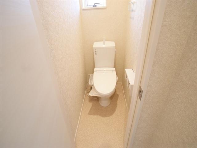 Toilet. I'm glad the first floor ・ Bidet on the second floor