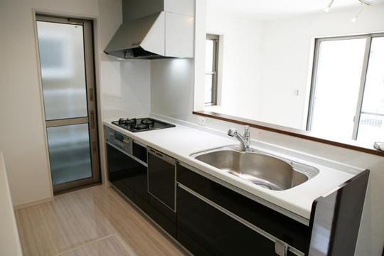 Kitchen. Face-to-face kitchen living room overlooking