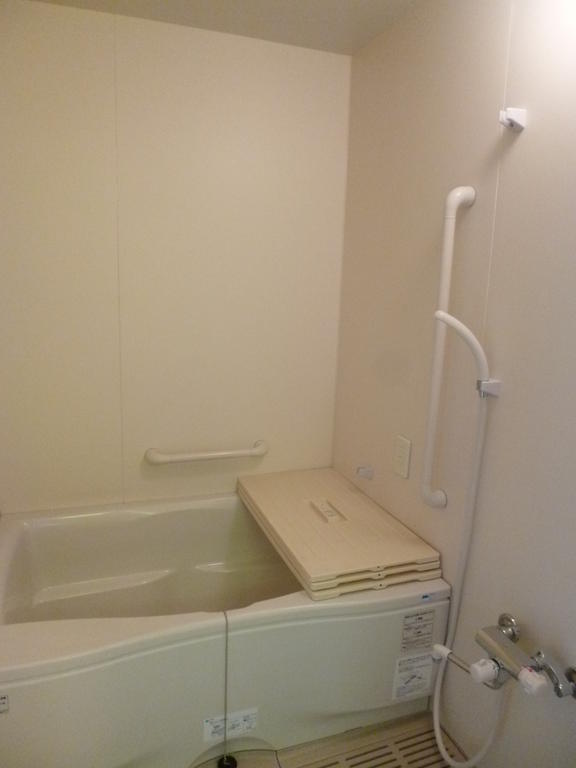 Bath. With handrail