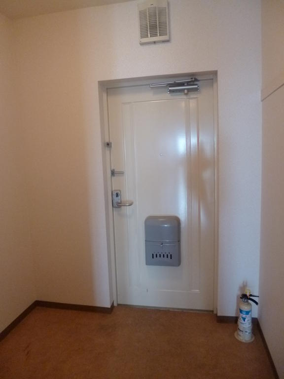 Entrance. Spread