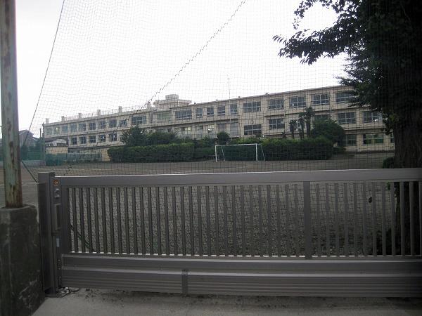 Junior high school. Nishi Municipal Hibarigaoka until junior high school 960m