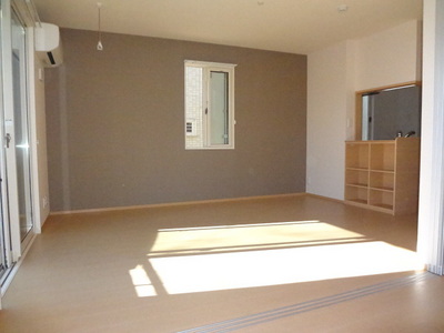 Living and room. ◆ South side of the living room ◆
