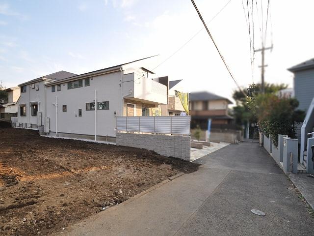 Local photos, including front road. Nishitokyo Higashifushimi 2-chome, contact road