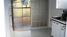 ☆ Shooting the room from the front door.