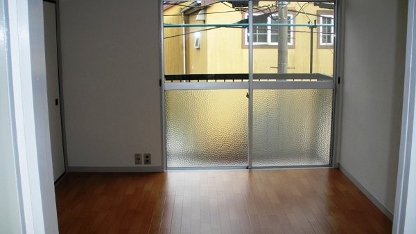 Living and room. ☆ South-facing Western-style.