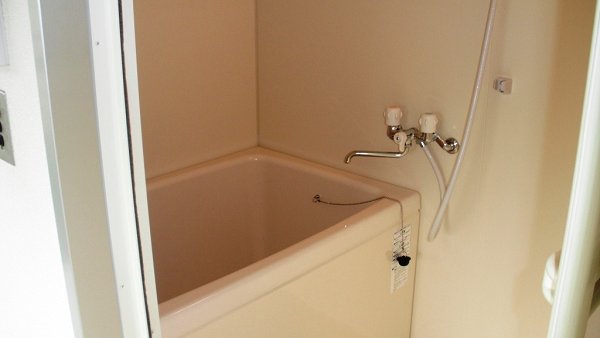 Bath. ☆ Becoming another bus toilet.