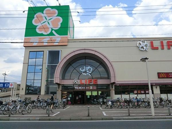 Supermarket. 243m to super life Niiza store