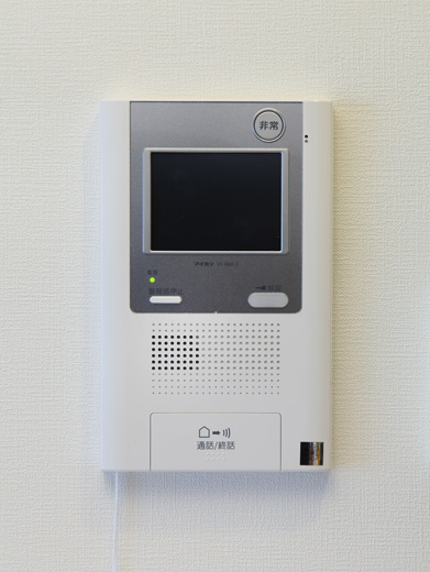 Security.  [Hands with a TV monitor free intercom] You can release the auto lock from the room entrance, Installing the intercom with TV monitor. Hands-free type, It was adopted to monitor the vivid color image. (Same specifications)