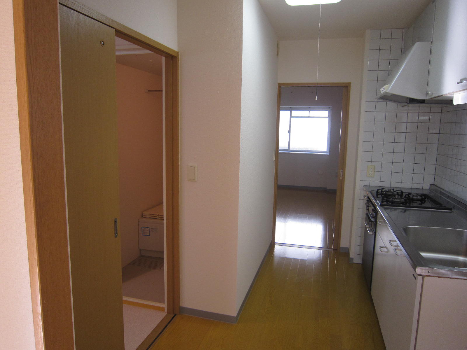 Bath. Bathroom from the kitchen ・ Go to Western-style