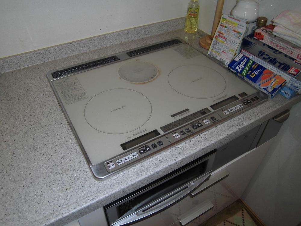 Kitchen. IH cooking heater has been implemented (October 2013 shooting)