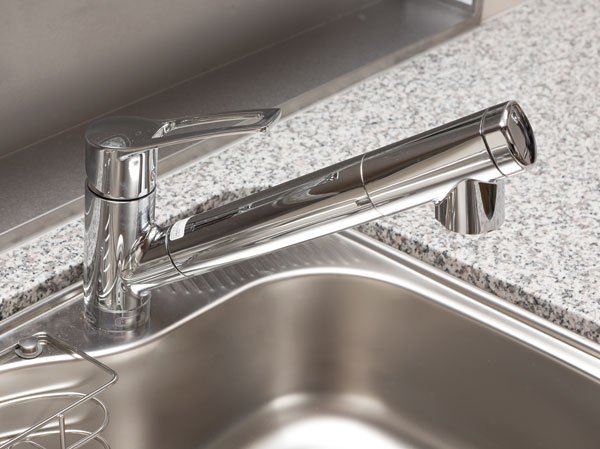 Kitchen.  [Water purifier integrated mixing faucet] Operation with excellent water purifier integrated mixing faucet.