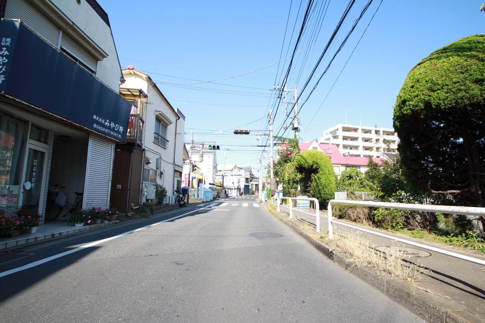 Local photos, including front road. It will be photographs of the north from the south. It is very spacious front road.