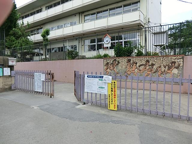 Primary school. Nishitokyo stand up to the second elementary school 1230m