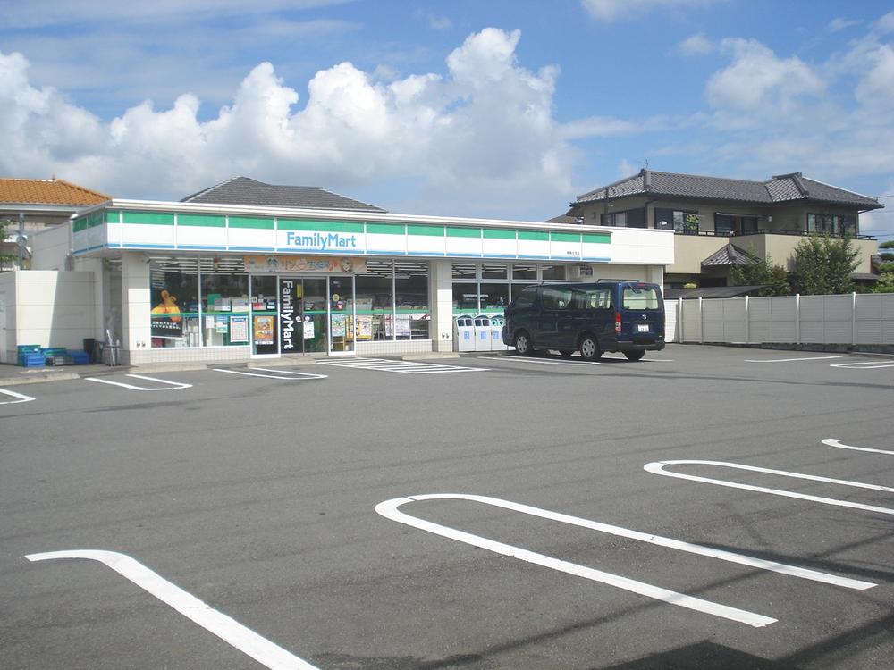 Convenience store. 106m to FamilyMart Ome Imatera shop