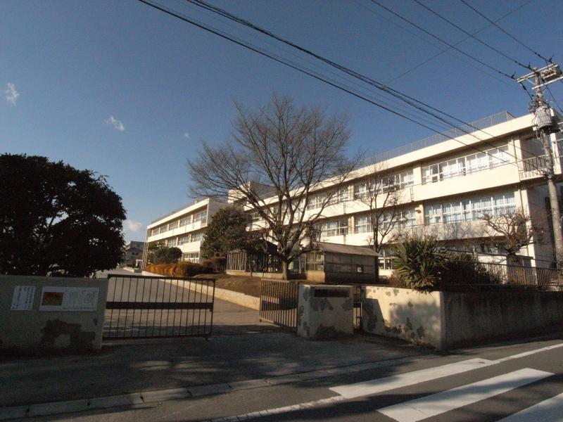 Primary school. 640m to Ome Municipal Kawabe elementary school (elementary school)