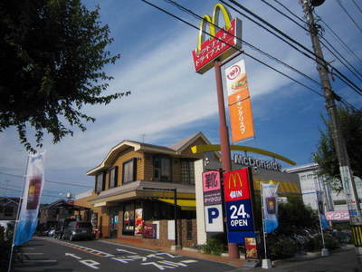 Convenience store. 550m to McDonald's (convenience store)