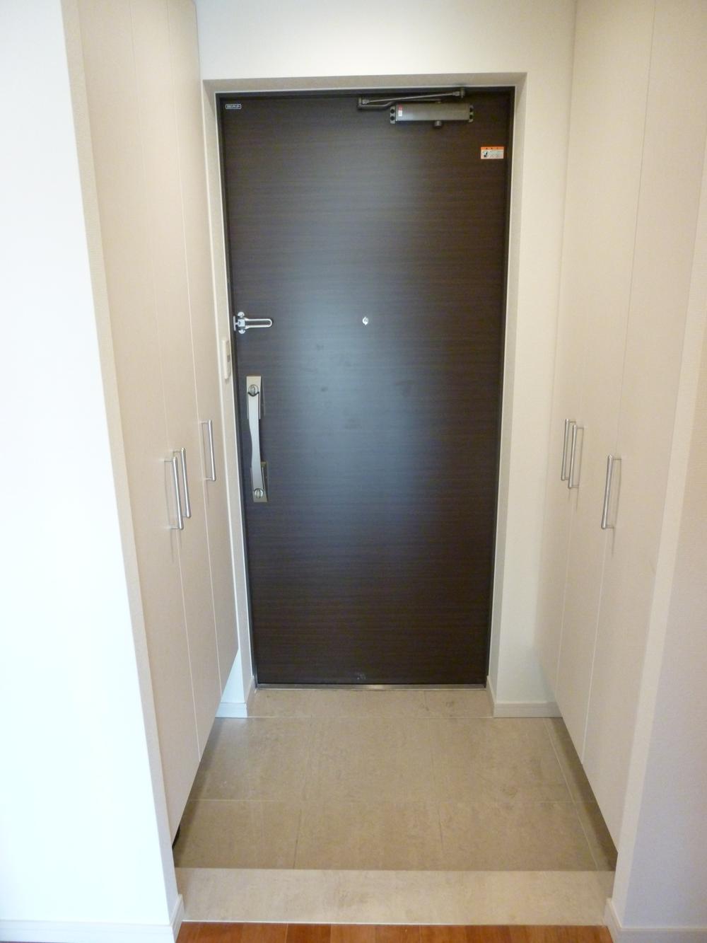 Entrance. Local (11 May 2013) Shooting