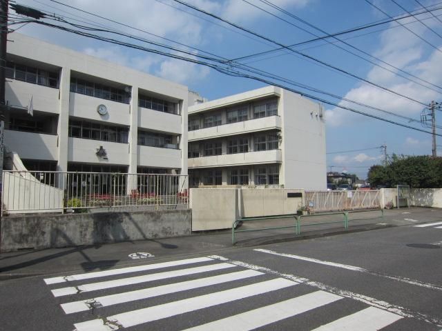 Junior high school. Ome Municipal Shinmachi until junior high school 601m