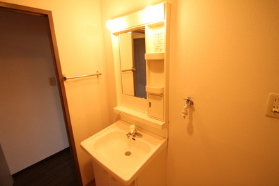 Washroom. Independent wash basin! 