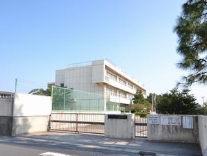 Kawabe Elementary School (Photos, 9 minute walk ・ 650m) Kasumidai junior high school is 18 mins (1400m)