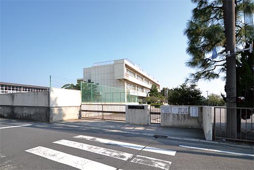 Primary school. Ome Municipal Kawabe to elementary school 650m