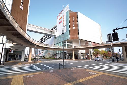 Supermarket. Kawabe Town building 1200m to (commercial complex)