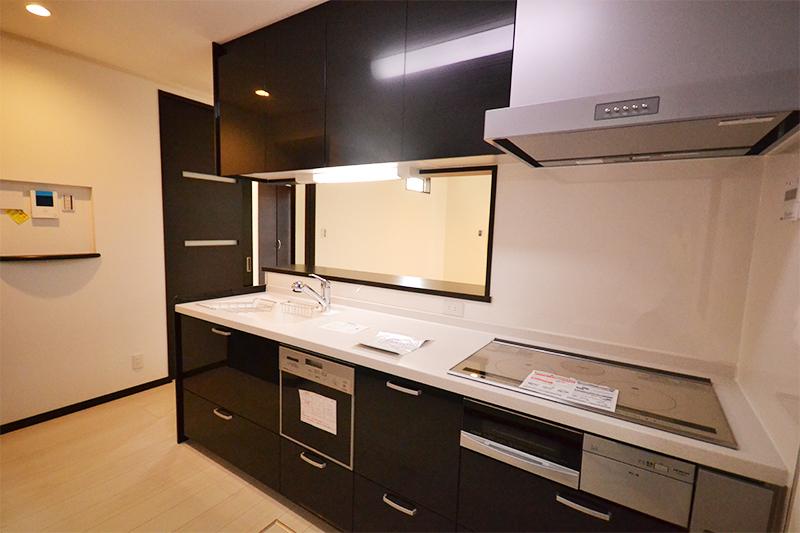 Kitchen. 1 Building Kitchen IH cooking heater, It is with a dishwasher! Lower receiving is a breeze out in the slide type! 