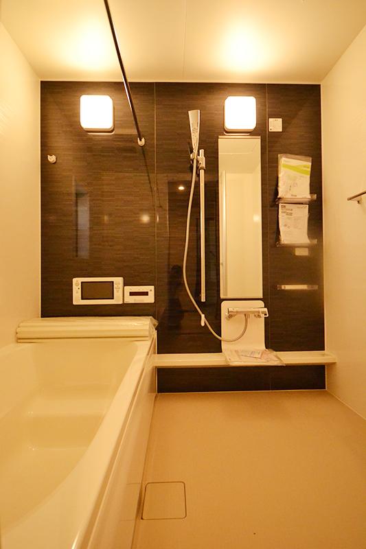 Bathroom. 1 Building bathroom bathroom glad 1.25 square meters! A relaxing time to heal fatigue of the day with with TV. 