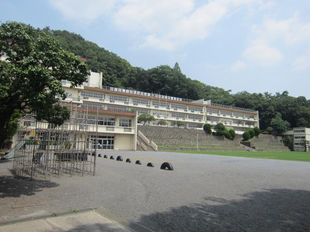 Primary school. Ome Municipal first elementary school to 400m