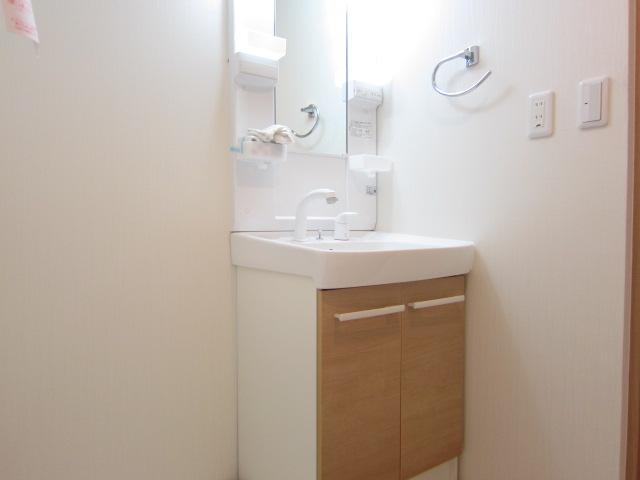 Wash basin, toilet. Indoor (September 2013) Shooting