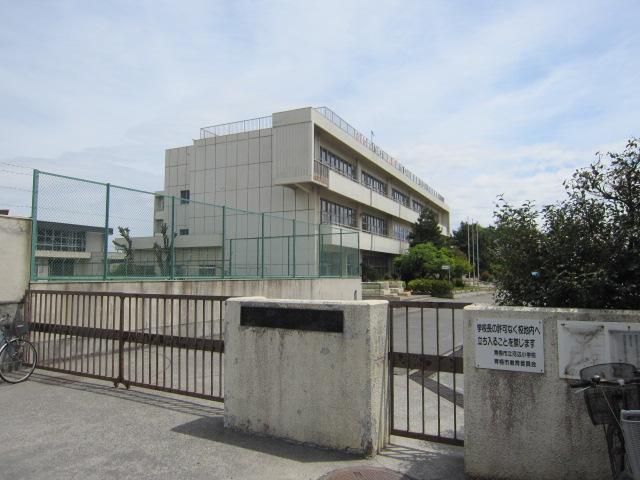 Primary school. Ome Municipal Kawabe to elementary school 376m