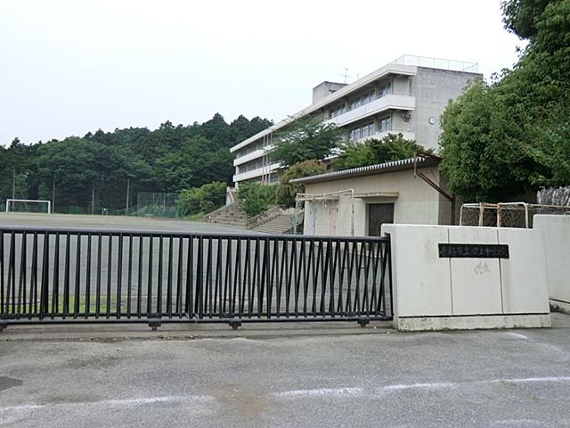 Junior high school. Ome Municipal blown up to junior high school 523m