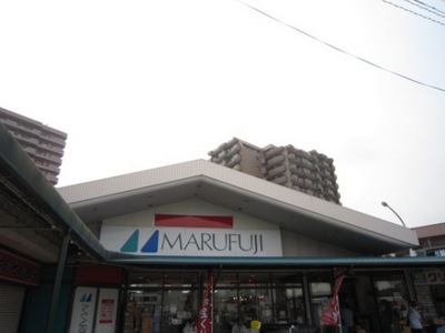 Supermarket. 80m to Marufuji (super)