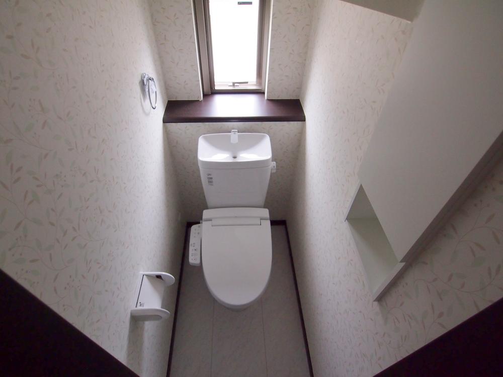 Toilet. Indoor (10 May 2013) Shooting