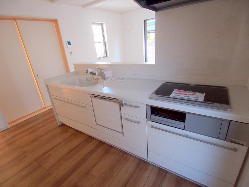 Kitchen. Local (11 May 2013) Shooting