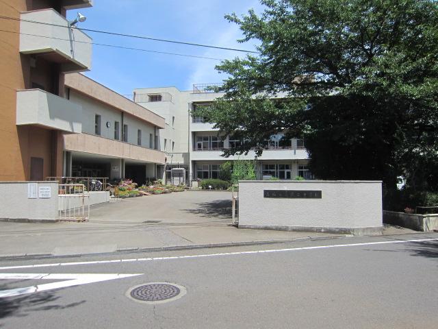 Junior high school. Ome Municipal Kasumidai until junior high school 1180m