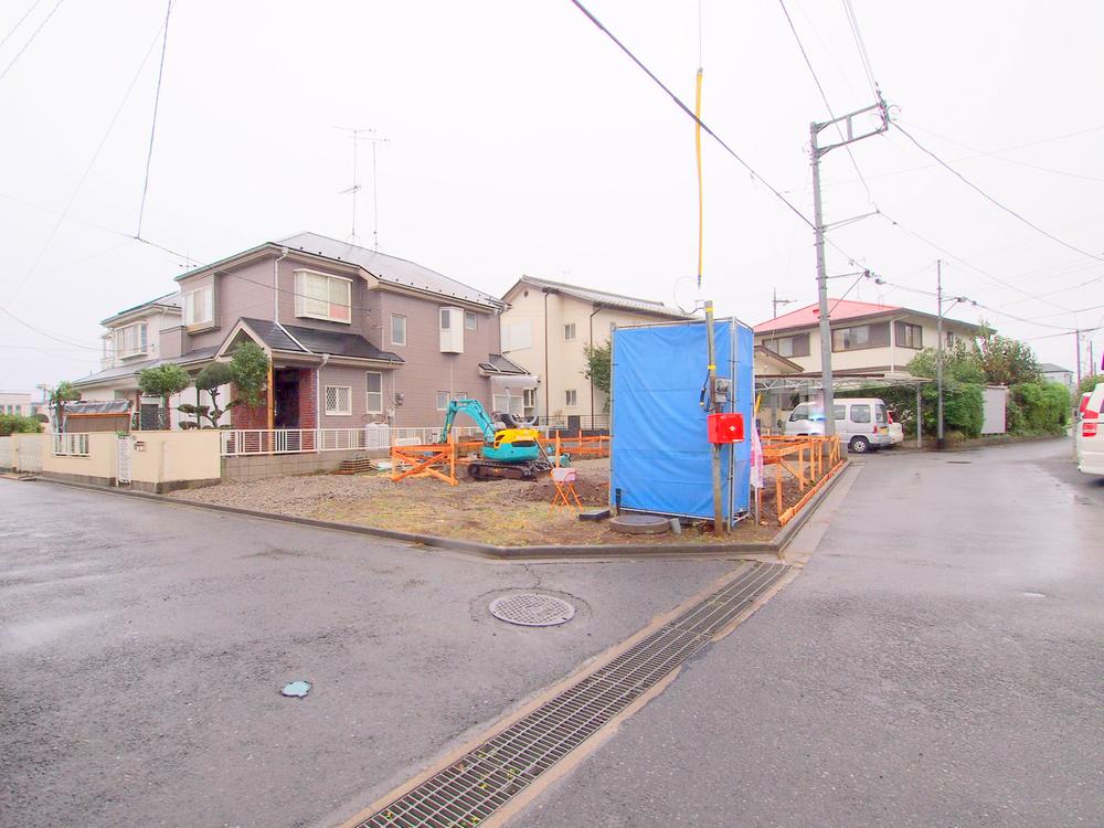 Local photos, including front road. Current state October shooting