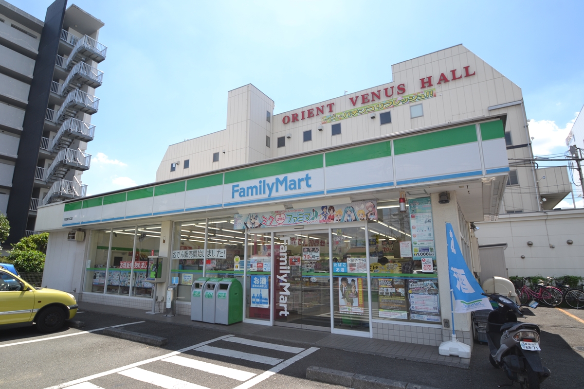 Convenience store. 128m to Family Mart (convenience store)