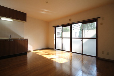 Living and room. Spacious LDK!