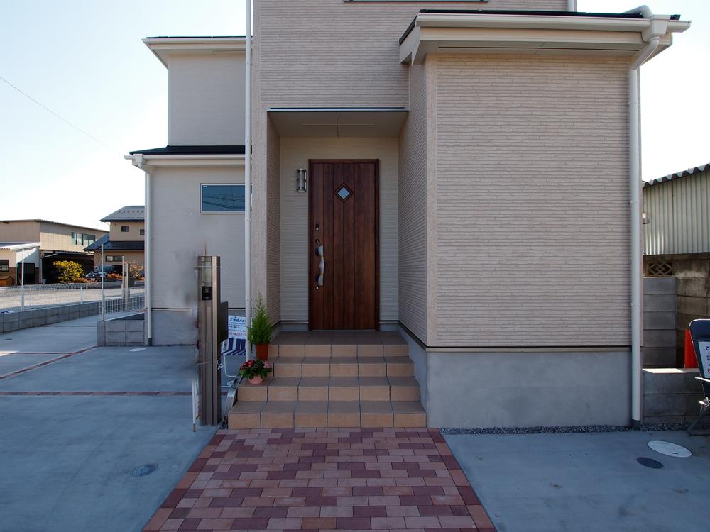 Local appearance photo. December 2013 shooting