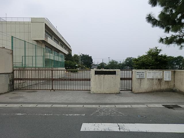 Primary school. Ome Municipal Kawabe to elementary school 377m