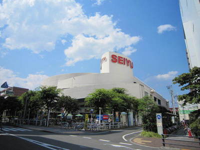 Supermarket. Seiyu to (super) 420m