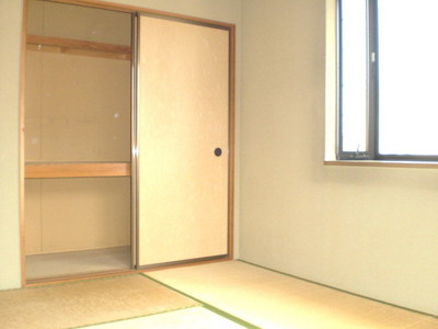 Living and room. Corner room, With bay window
