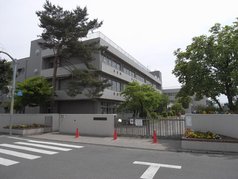 Primary school. Ome Municipal Kasumidai elementary school (elementary school) 150m to