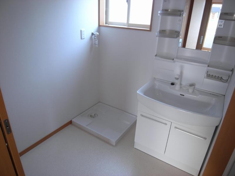 Washroom. Washbasin with shower, 1 square meters of spacious dressing room. 
